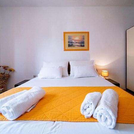 Apartments Lazaric Lopar Esterno foto