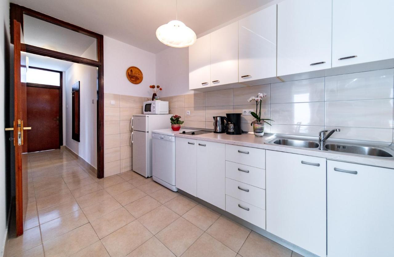 Apartments Lazaric Lopar Esterno foto
