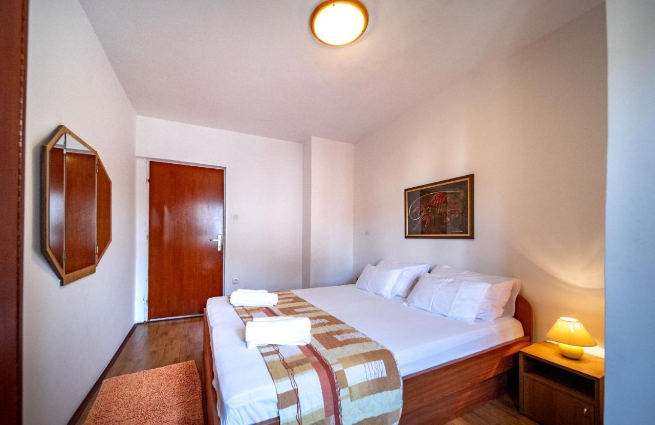 Apartments Lazaric Lopar Esterno foto
